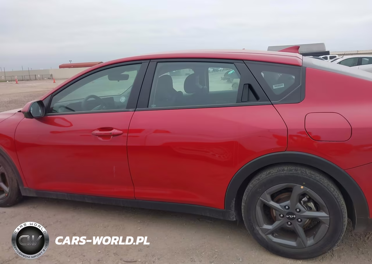 2025 Kia K4 Lxs VIN:3KPFT4DE9SE043924 - 13