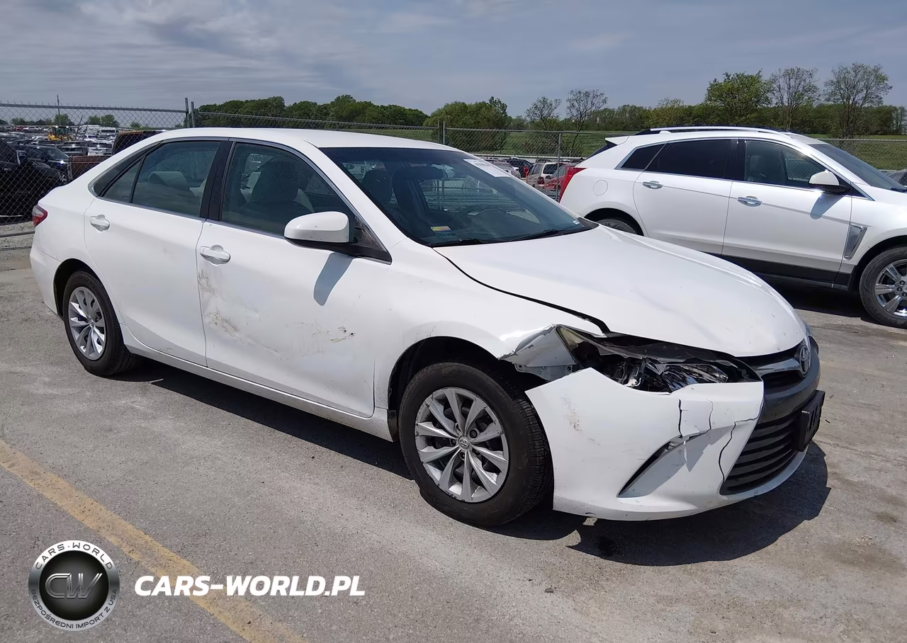 2016 Toyota Camry Le – zdjęcie 1 z 17