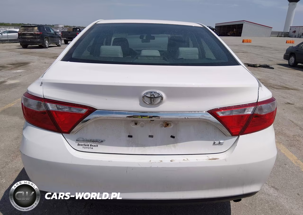 2016 Toyota Camry Le VIN:4T4BF1FK1GR564105 - 17