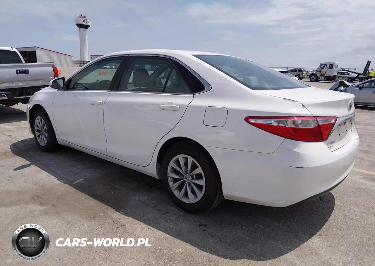 2016 Toyota Camry Le VIN:4T4BF1FK1GR564105 - 3
