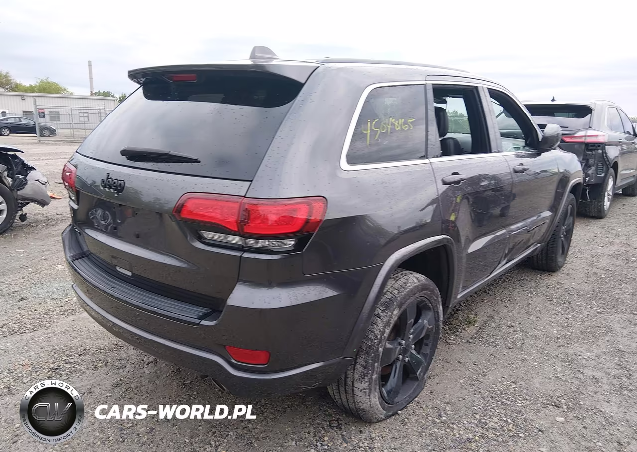 2015 Jeep Grand Cherokee Altitude VIN:1C4RJFAG5FC102517 - 4