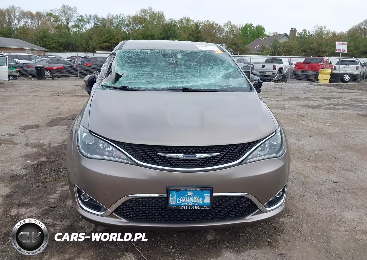 2017 Chrysler Pacifica Touring Plus VIN:2C4RC1BG9HR844540 - 12