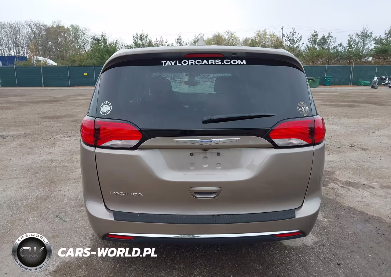 2017 Chrysler Pacifica Touring Plus VIN:2C4RC1BG9HR844540 - 16