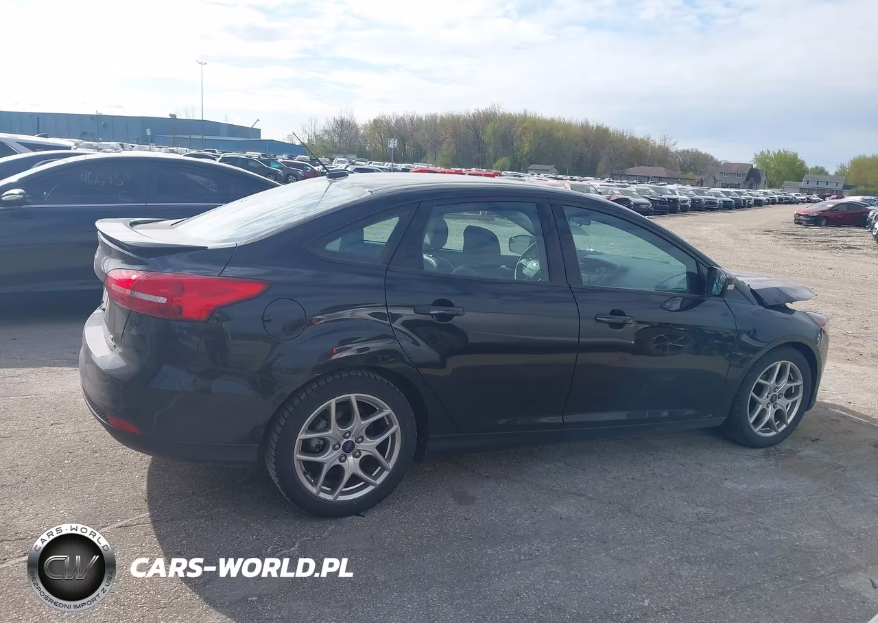 2015 Ford Focus Se VIN:1FADP3F22FL355417 - 13