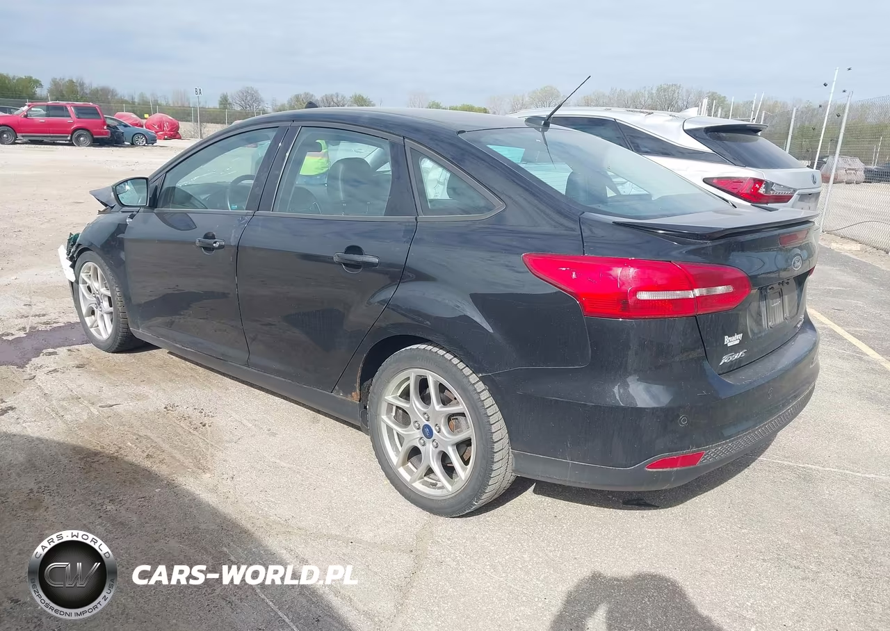 2015 Ford Focus Se VIN:1FADP3F22FL355417 - 3