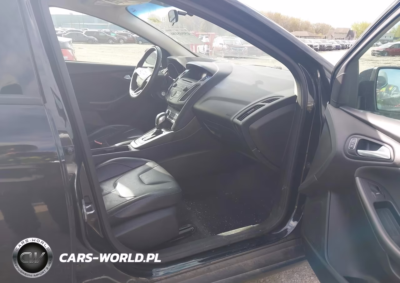 2015 Ford Focus Se VIN:1FADP3F22FL355417 - 5