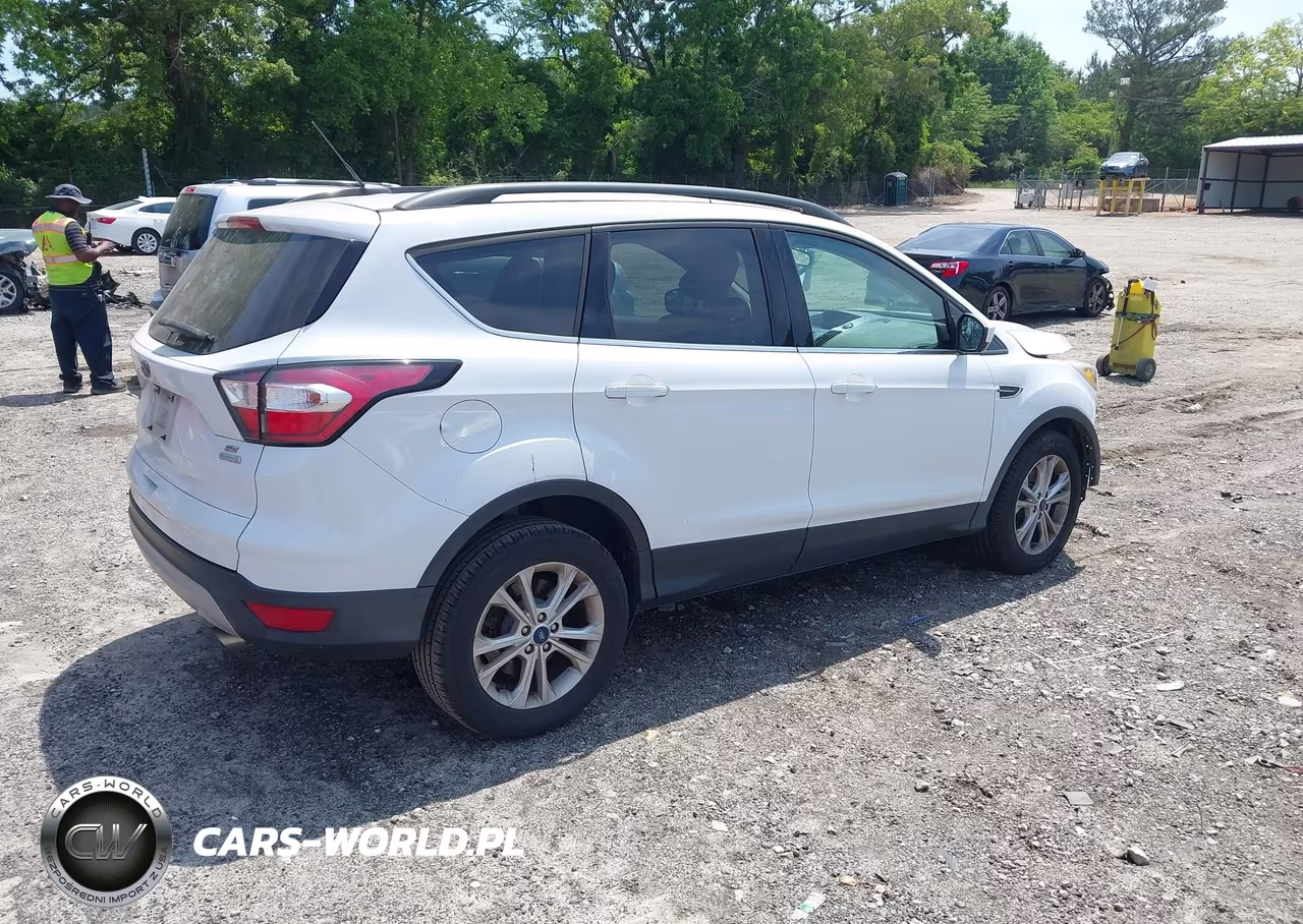 2018 Ford Escape Se VIN:1FMCU0G91JUB49349 - 4