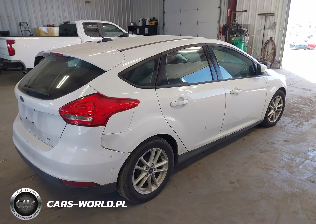 2016 Ford Focus Se VIN:1FADP3K25GL297696 - 4