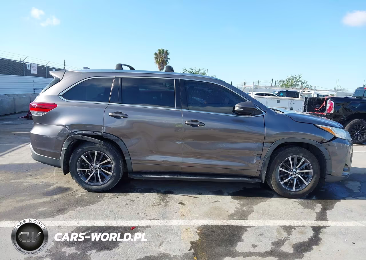 2018 Toyota Highlander Xle VIN:5TDJZRFH3JS533342 - 13