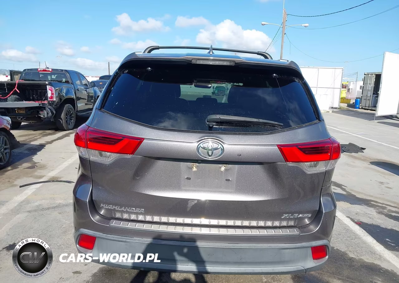 2018 Toyota Highlander Xle VIN:5TDJZRFH3JS533342 - 16