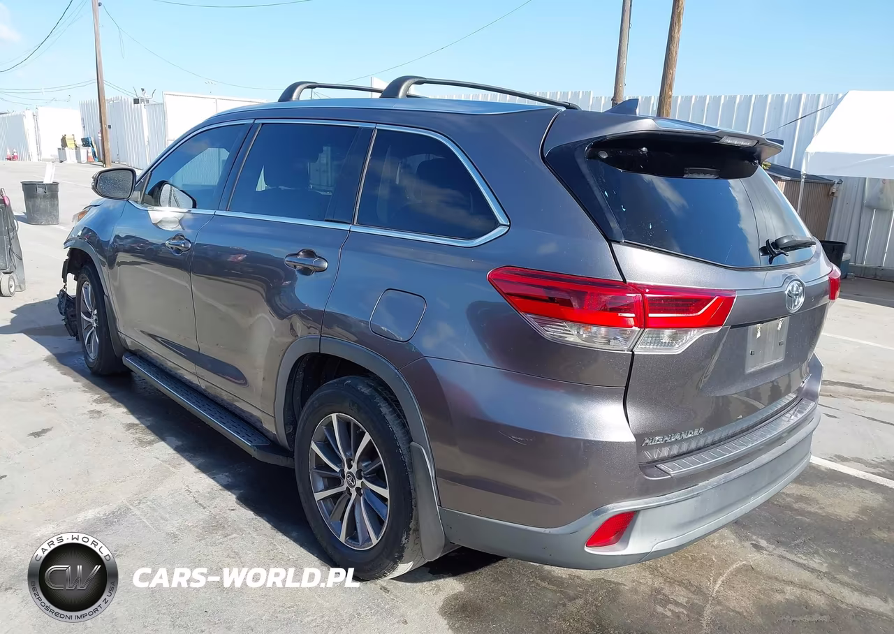 2018 Toyota Highlander Xle VIN:5TDJZRFH3JS533342 - 3