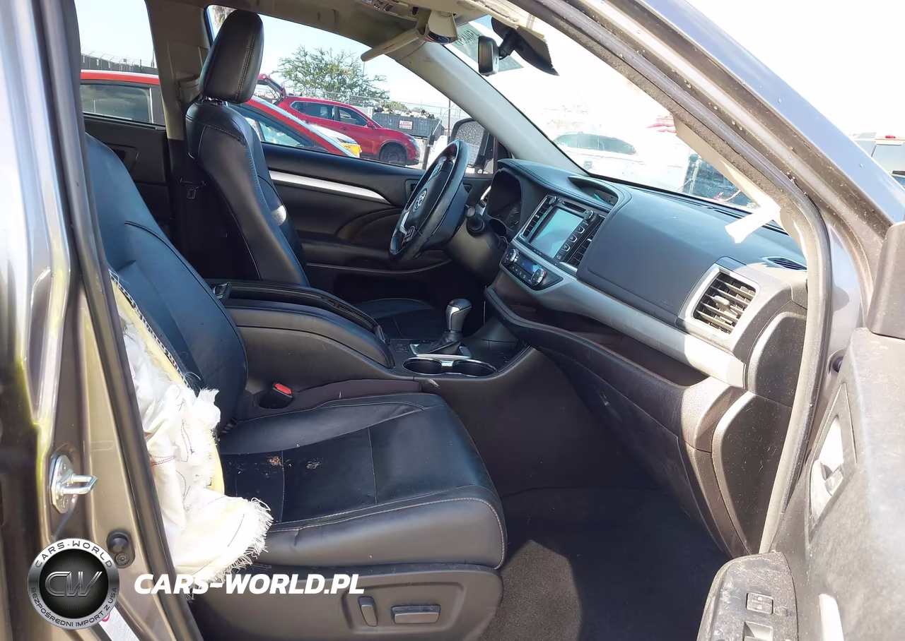 2018 Toyota Highlander Xle VIN:5TDJZRFH3JS533342 - 5