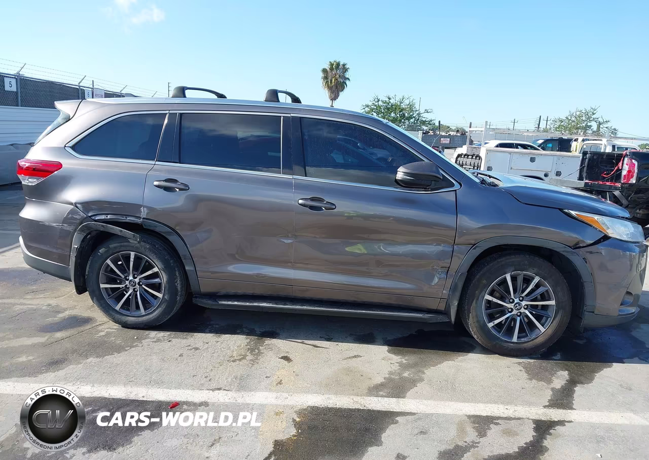 2018 Toyota Highlander Xle VIN:5TDJZRFH3JS533342 - 6