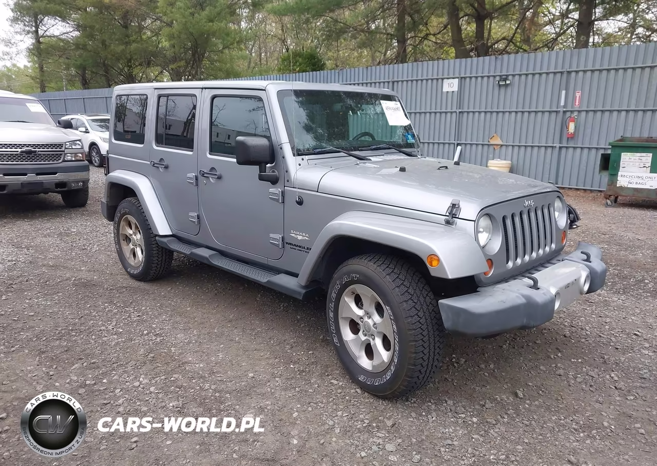 2013 Jeep Wrangler Unlimited Sahara – zdjęcie 1 z 16