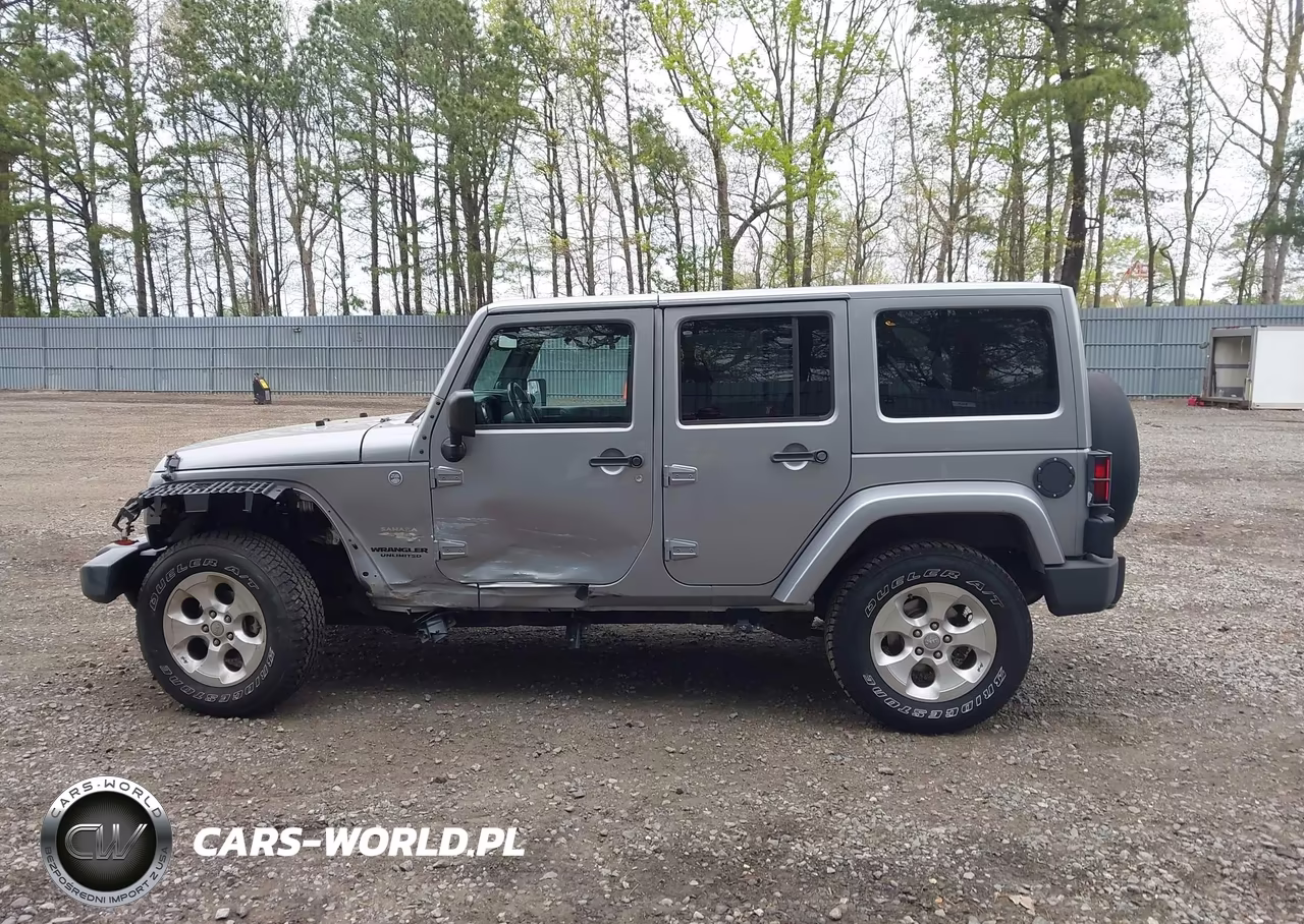 2013 Jeep Wrangler Unlimited Sahara VIN:1C4BJWEG7DL567342 - 14
