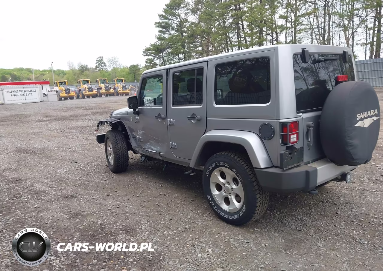 2013 Jeep Wrangler Unlimited Sahara VIN:1C4BJWEG7DL567342 - 3