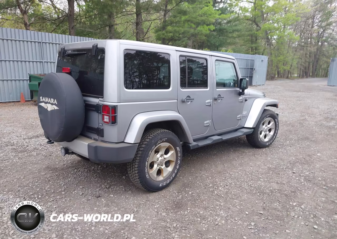 2013 Jeep Wrangler Unlimited Sahara VIN:1C4BJWEG7DL567342 - 4