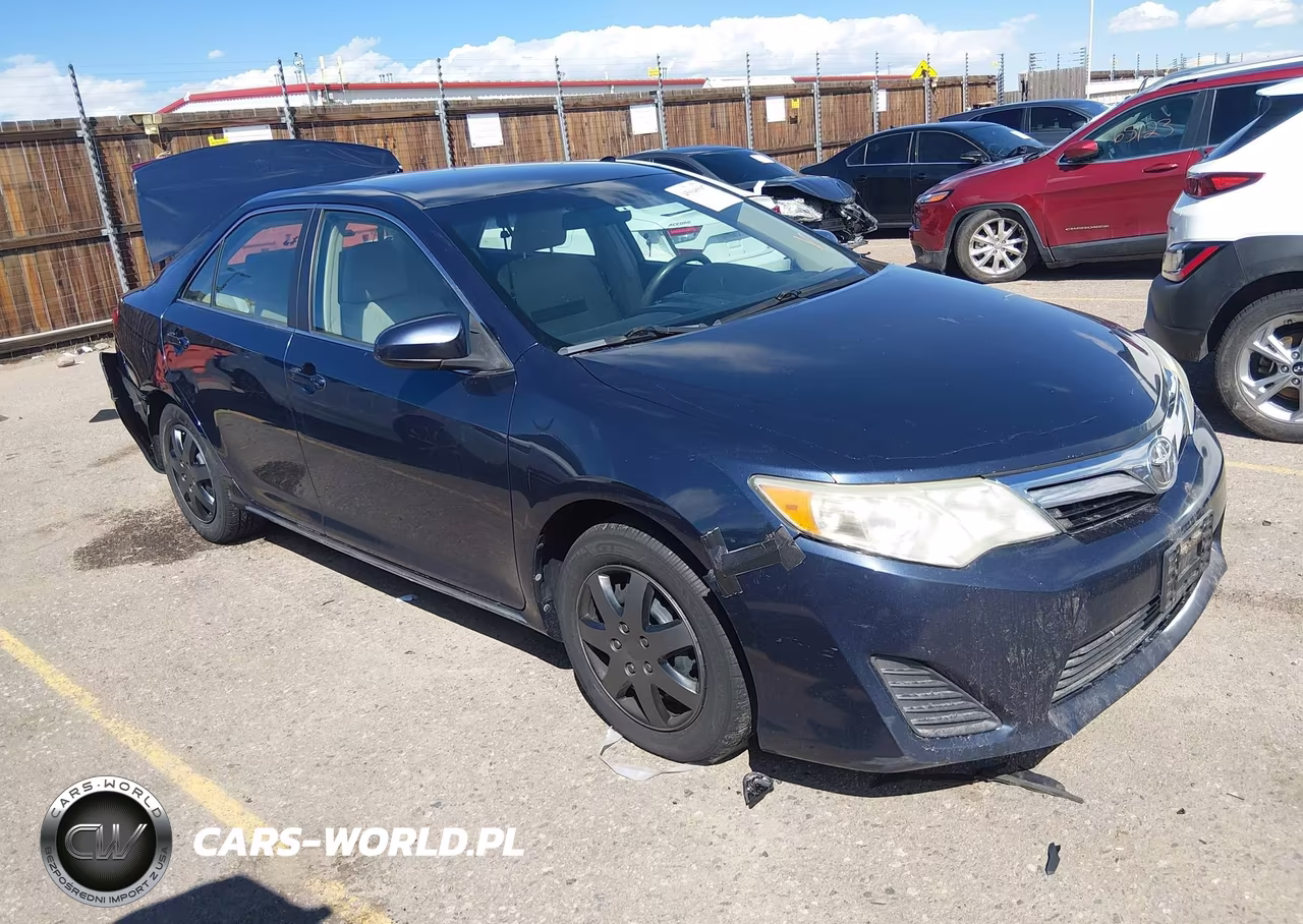 2014 Toyota Camry Le – zdjęcie 1 z 16