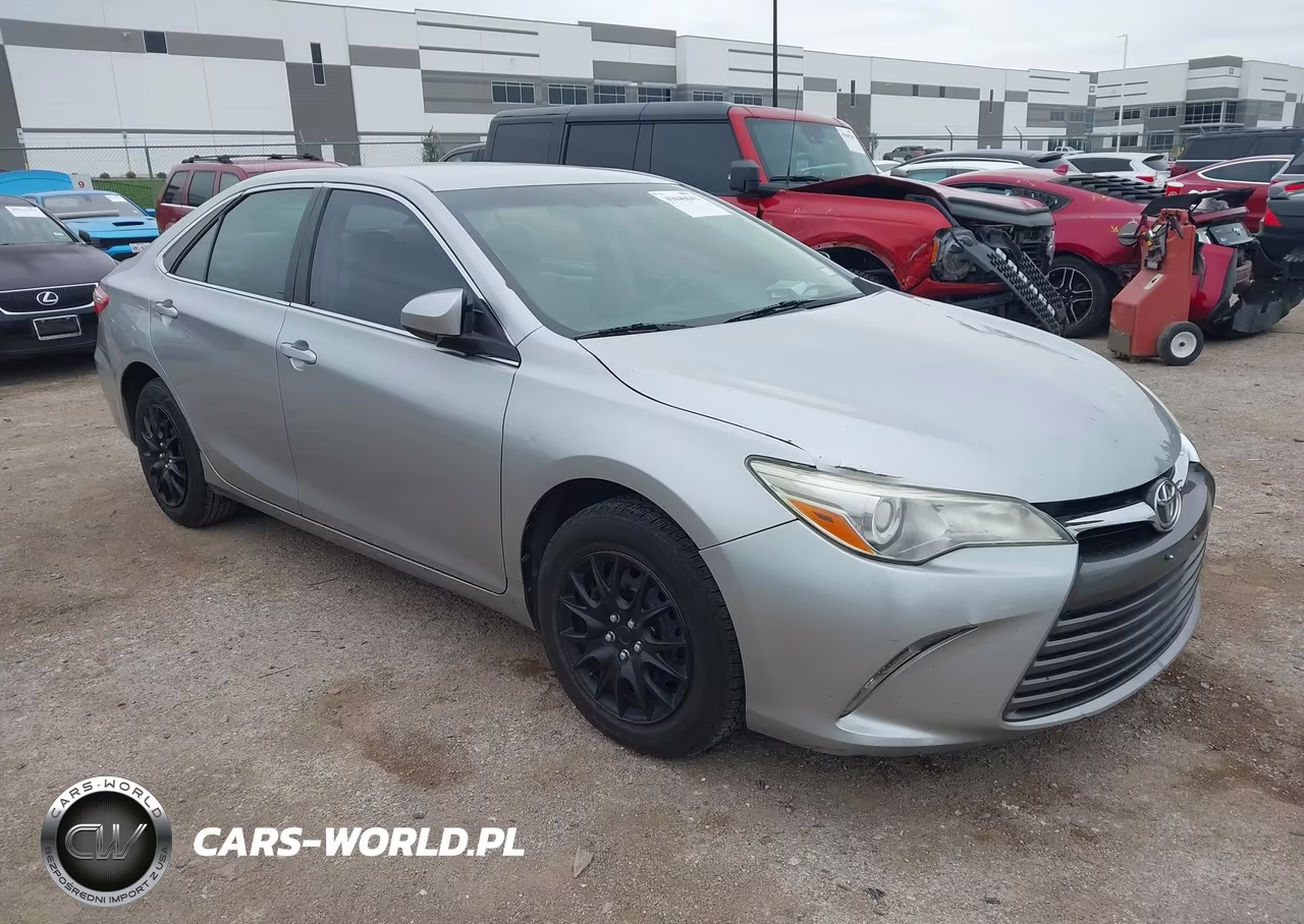 2015 Toyota Camry Le – zdjęcie 1 z 16