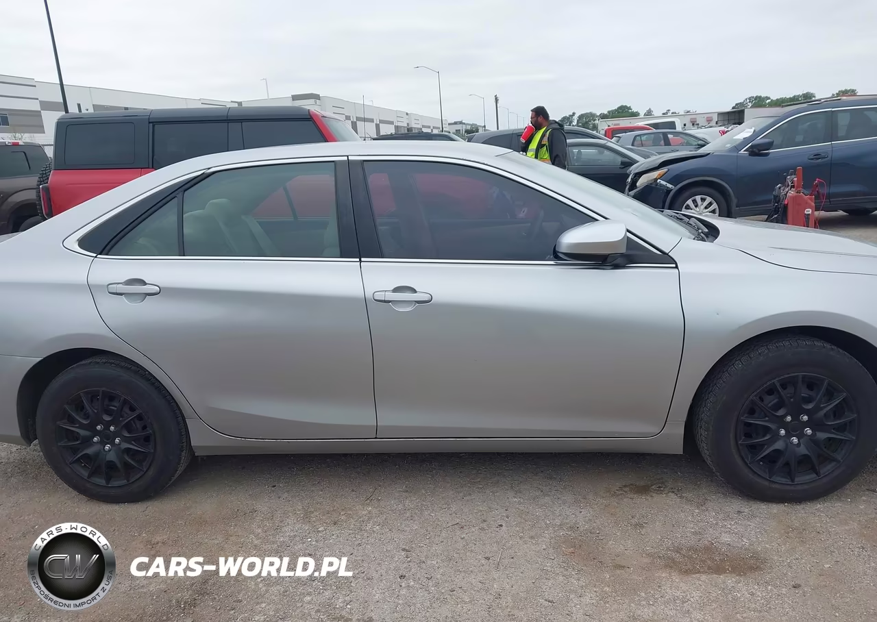 2015 Toyota Camry Le VIN:4T1BF1FK9FU100326 - 13