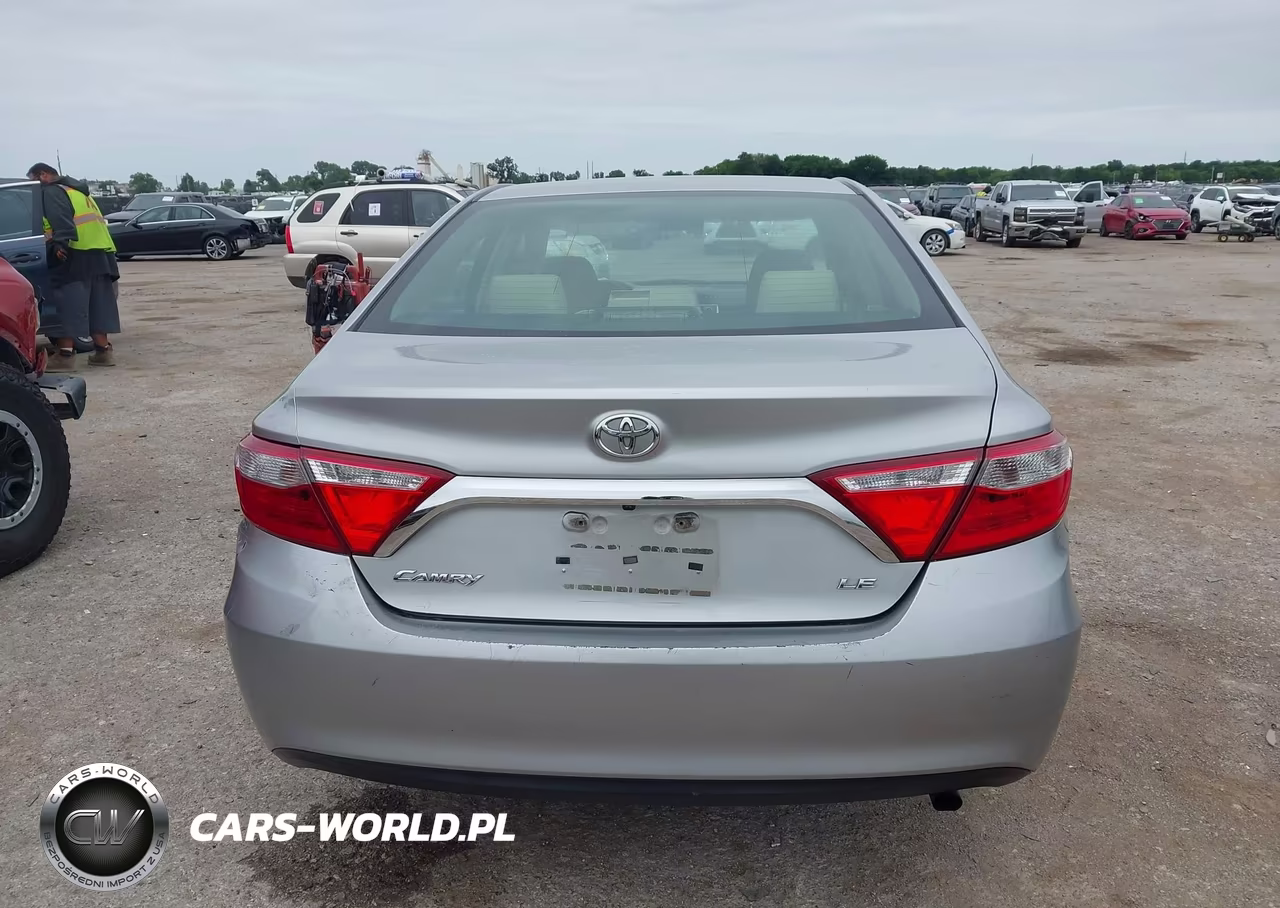 2015 Toyota Camry Le VIN:4T1BF1FK9FU100326 - 16