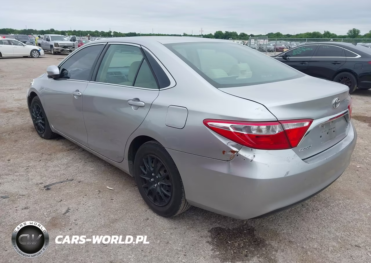 2015 Toyota Camry Le VIN:4T1BF1FK9FU100326 - 3