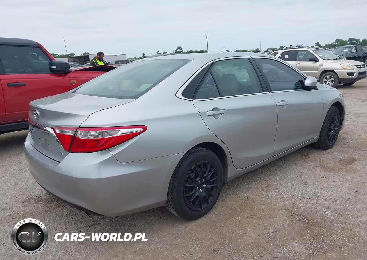 2015 Toyota Camry Le VIN:4T1BF1FK9FU100326 - 4