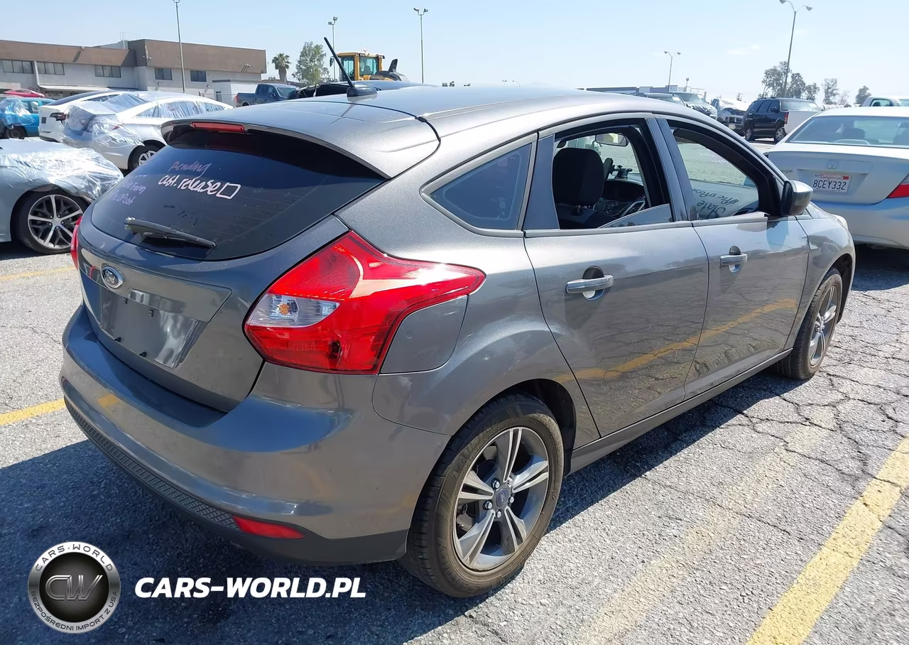 2012 Ford Focus Se VIN:1FAHP3K24CL403454 - 4