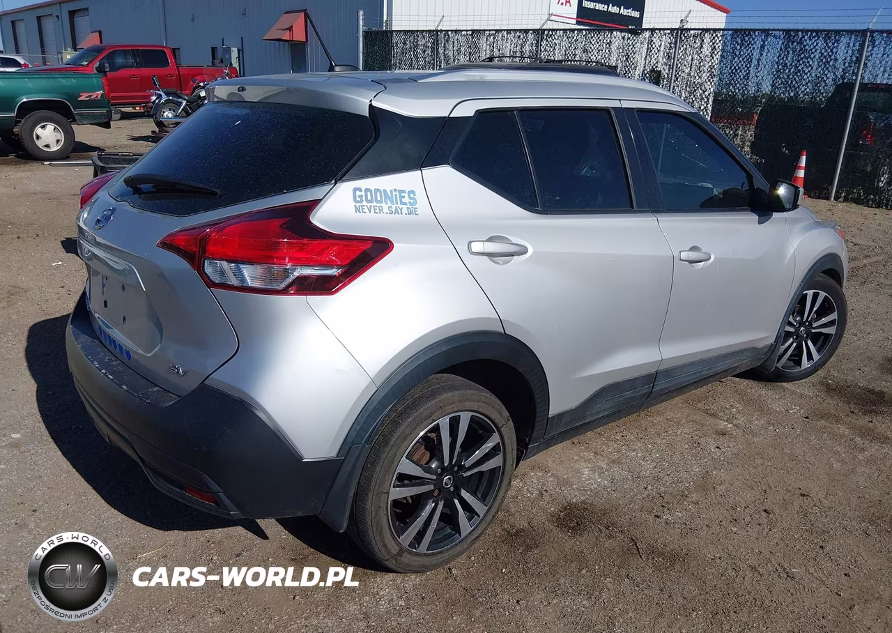 2018 Nissan Kicks Sv VIN:3N1CP5CU5JL509447 - 4