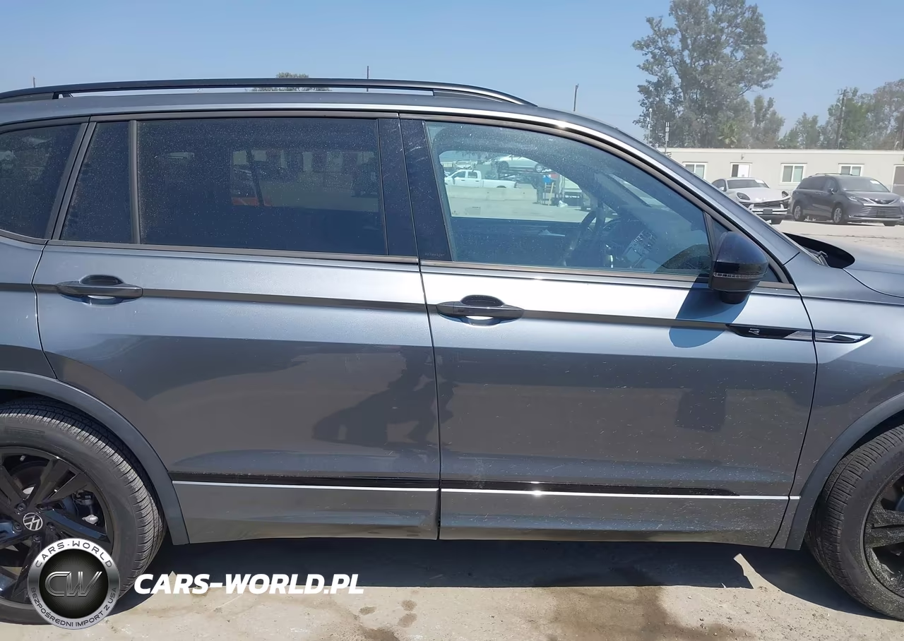 2023 Volkswagen Tiguan 2.0T Se R-Line Black VIN:3VVCB7AX9PM066504 - 13