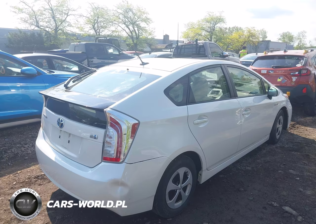 2014 Toyota Prius Four VIN:JTDKN3DU0E1758110 - 4