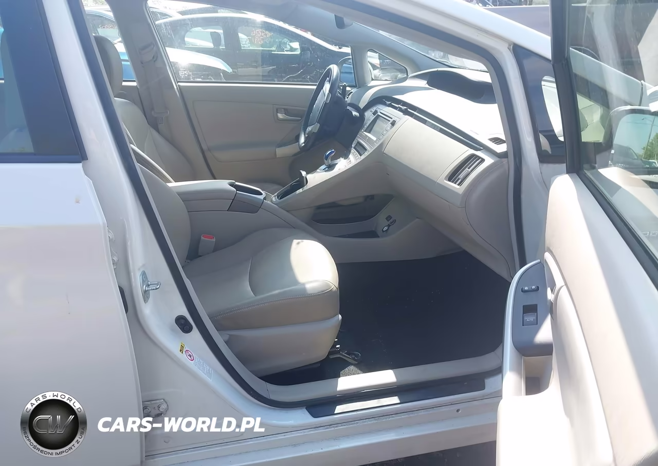 2014 Toyota Prius Four VIN:JTDKN3DU0E1758110 - 5