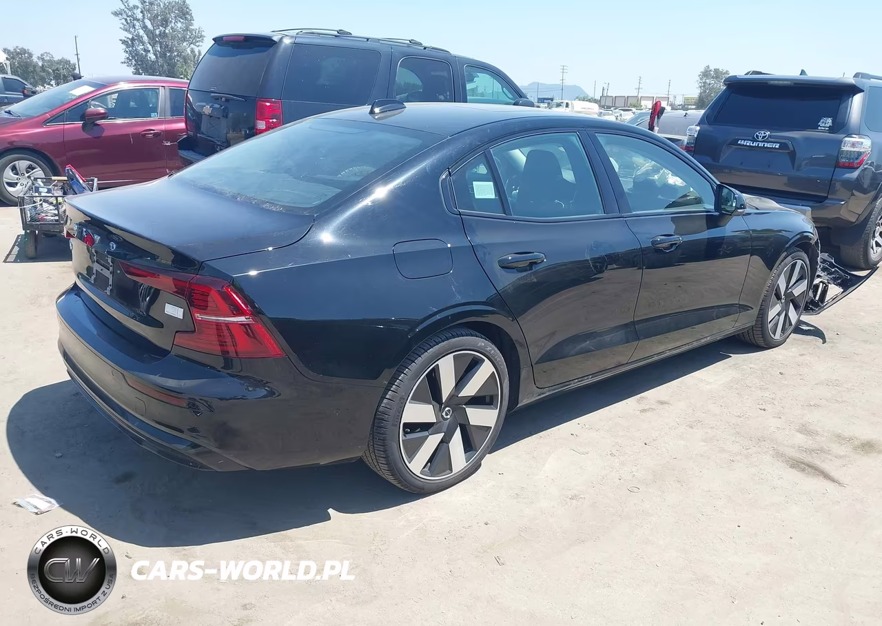 2023 Volvo S60 Recharge Plug-In Hybrid T8 Plus Dark Theme VIN:7JRH60FW0PG250158 - 4