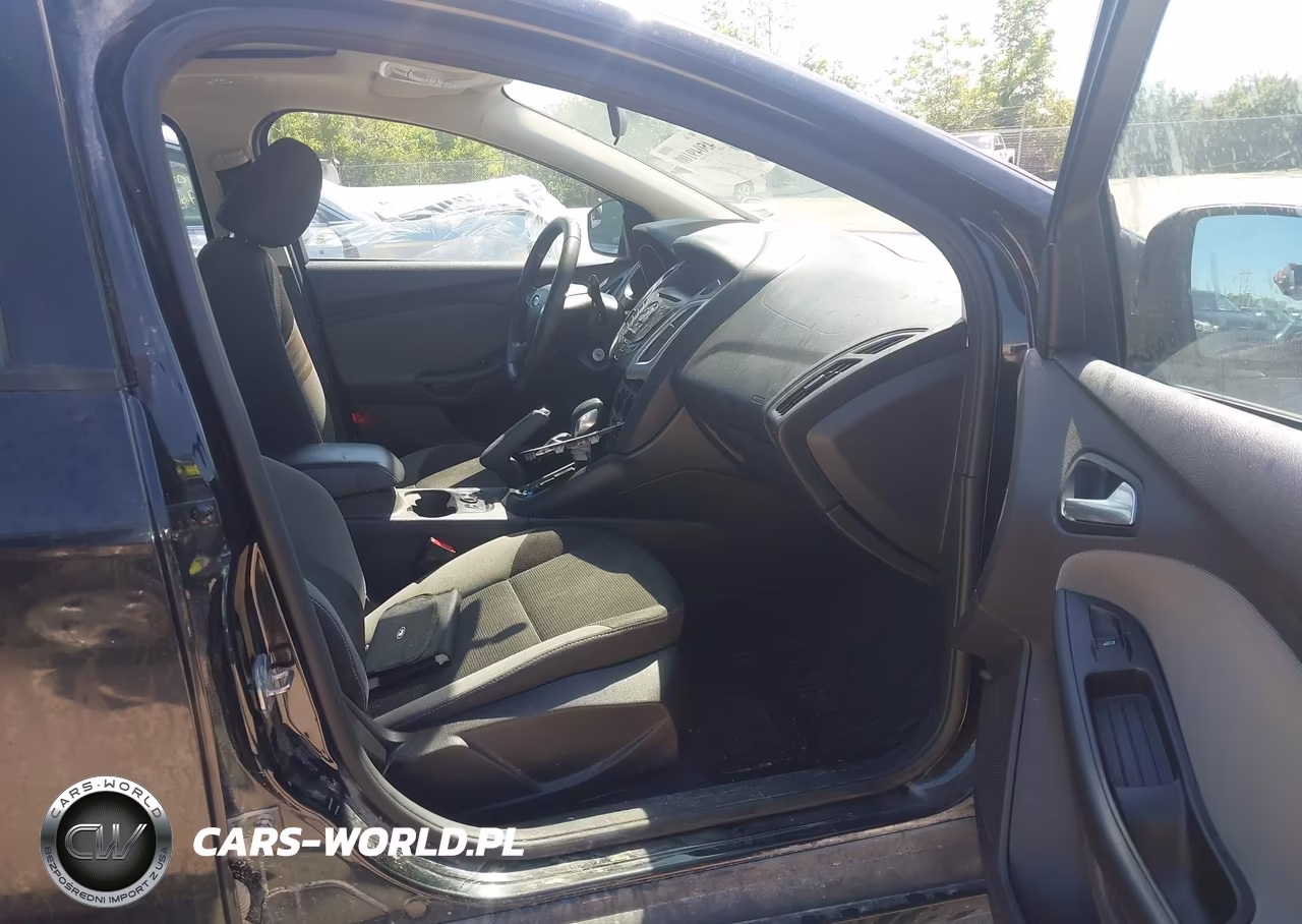 2014 Ford Focus Se VIN:1FADP3F28EL410791 - 5