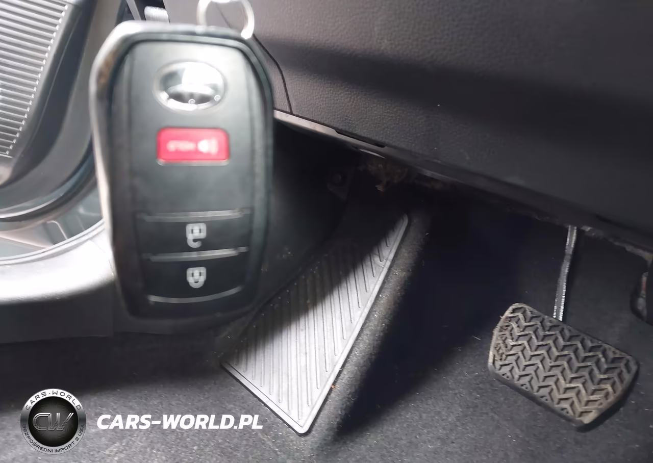 2023 Toyota Prius Le VIN:JTDACAAU6P3010205 - 11