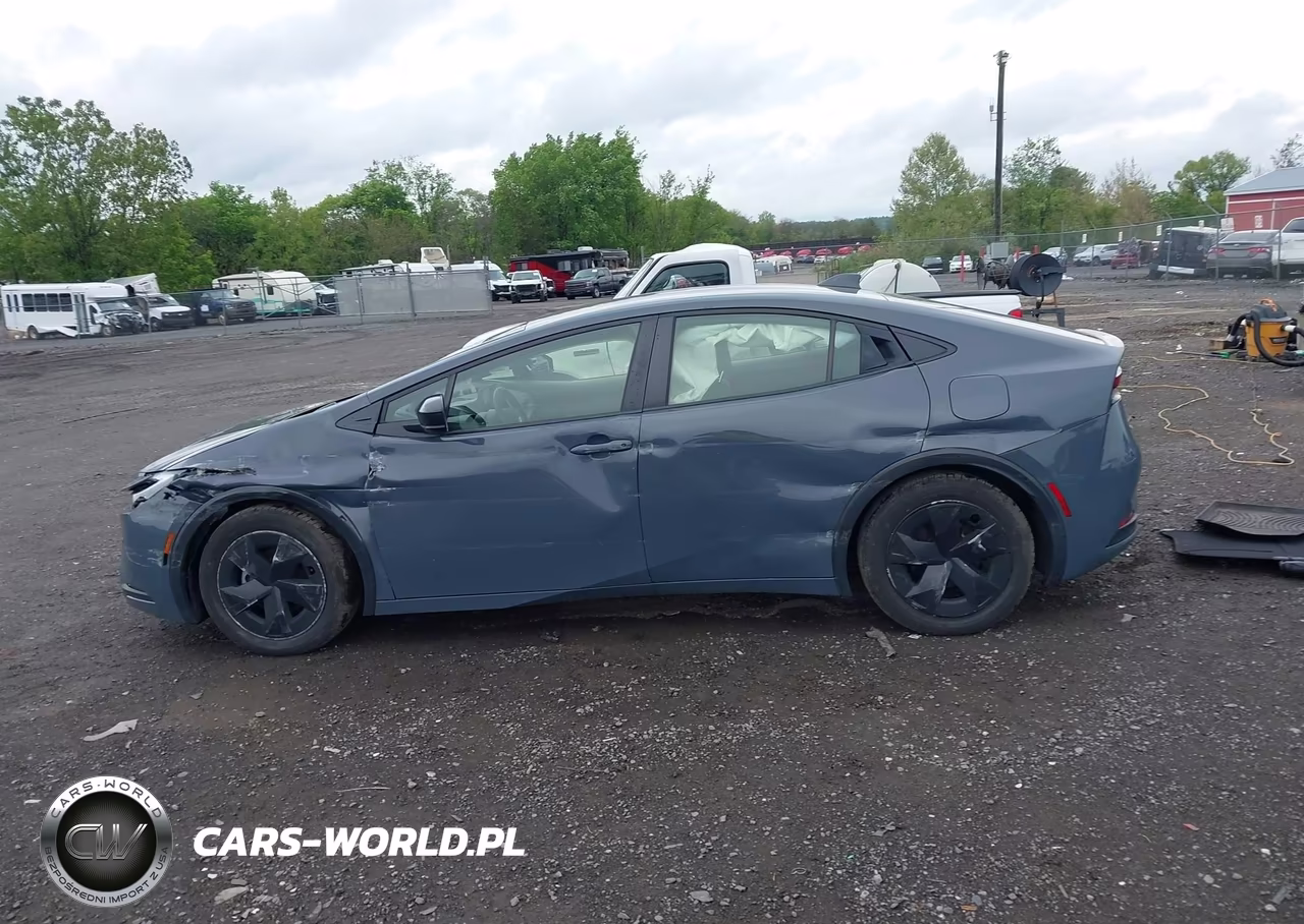 2023 Toyota Prius Le VIN:JTDACAAU6P3010205 - 14