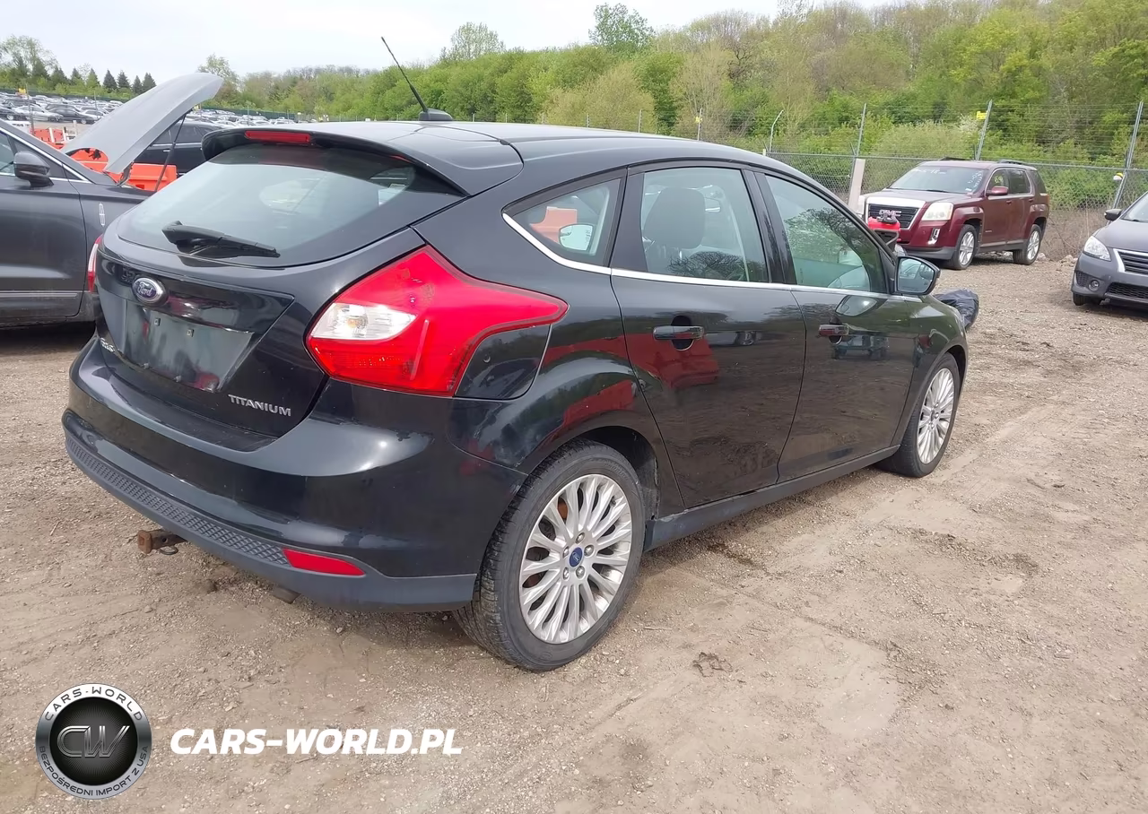 2012 Ford Focus Titanium VIN:1FAHP3N21CL299081 - 4