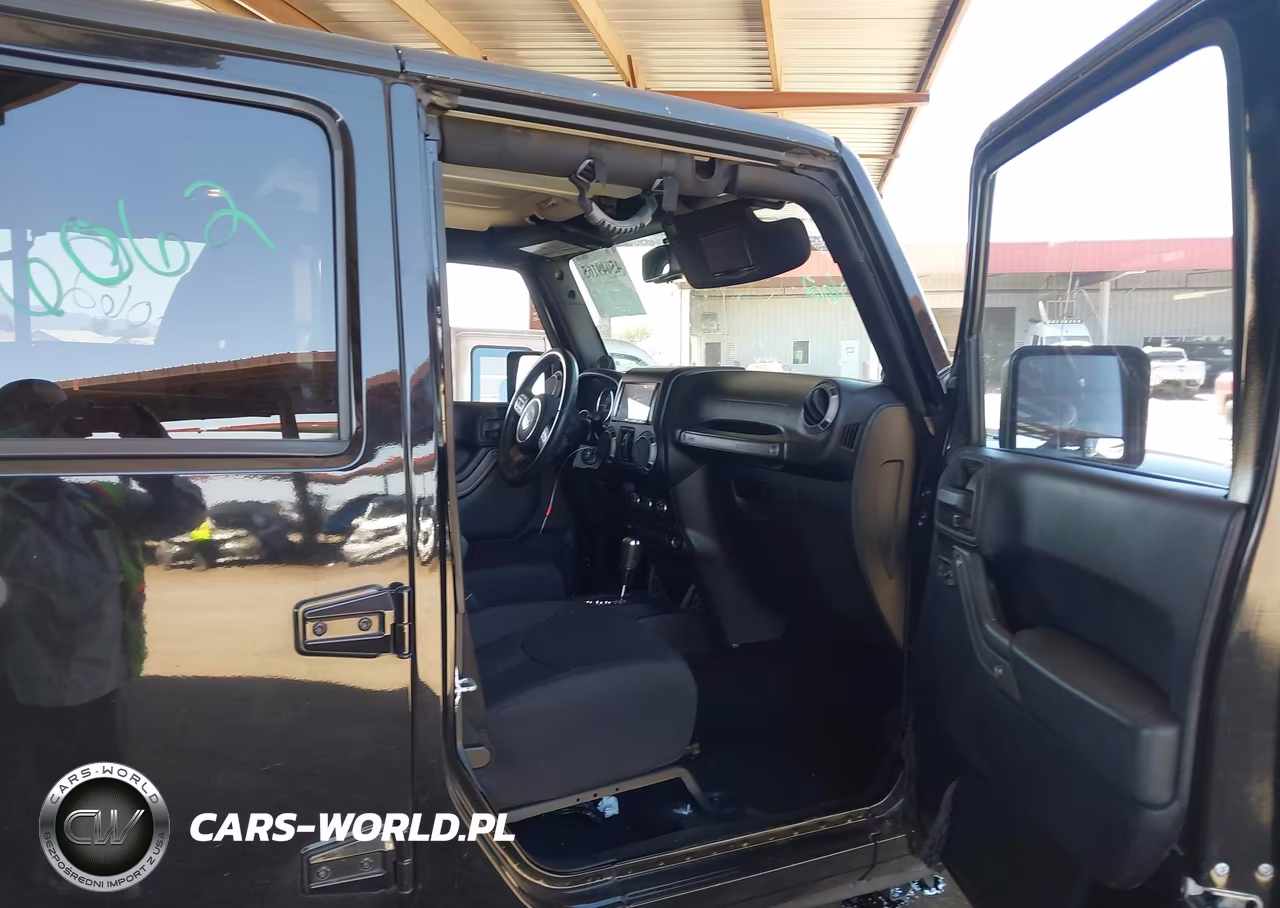 2014 Jeep Wrangler Unlimited Sport VIN:1C4BJWDG3EL201817 - 5
