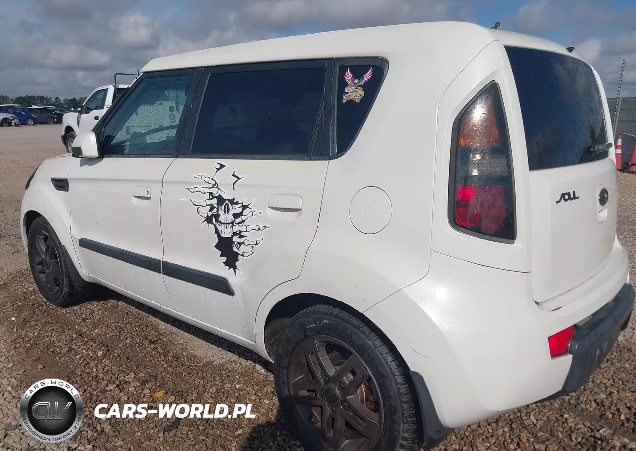 2010 Kia Soul + VIN:KNDJT2A22A7165600 - 3