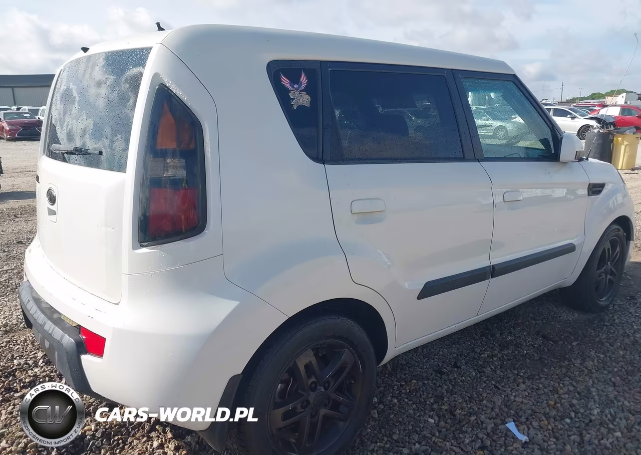 2010 Kia Soul + VIN:KNDJT2A22A7165600 - 4