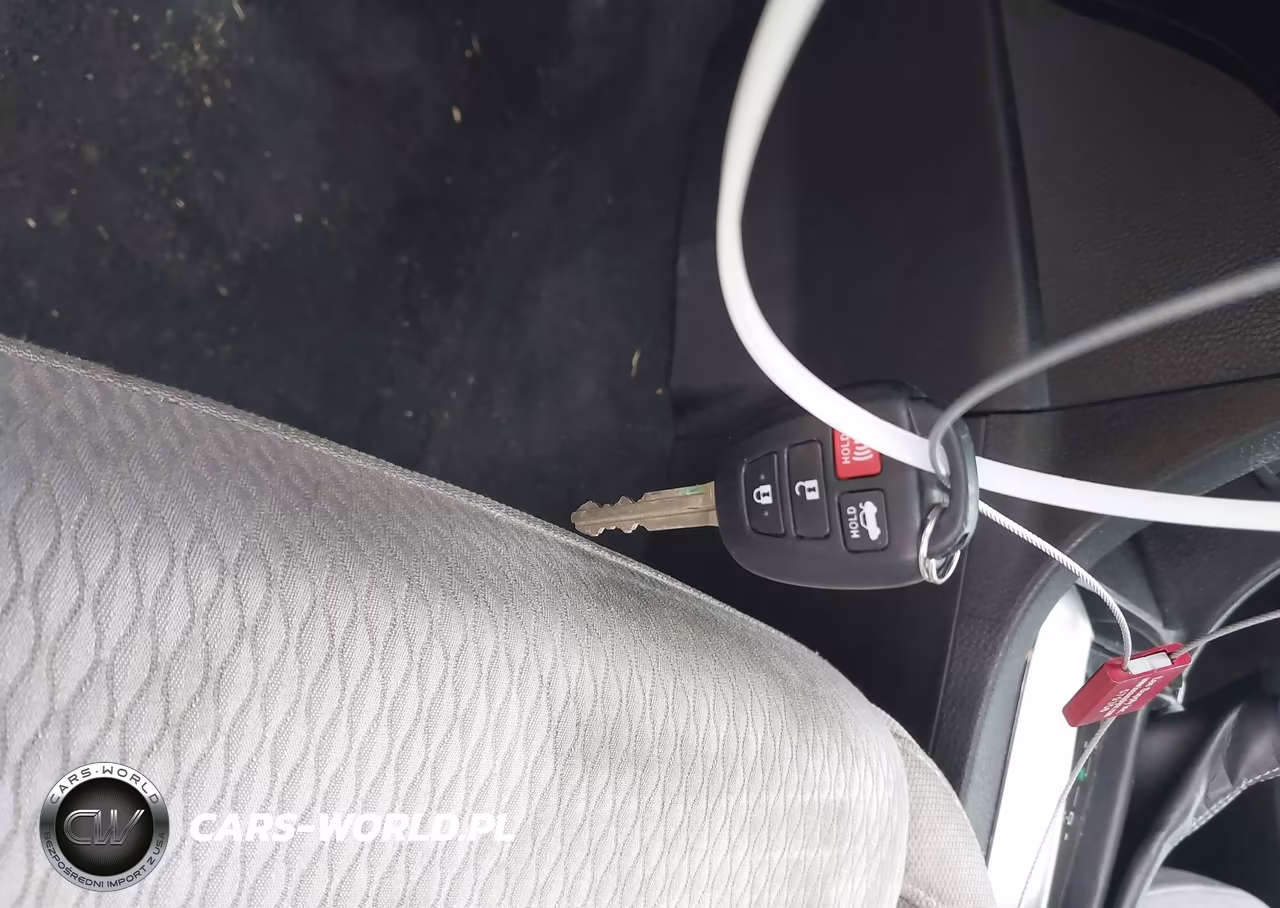 2017 Toyota Corolla Le VIN:5YFBURHEXHP571403 - 11