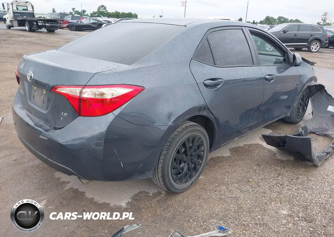 2017 Toyota Corolla Le VIN:5YFBURHEXHP571403 - 4