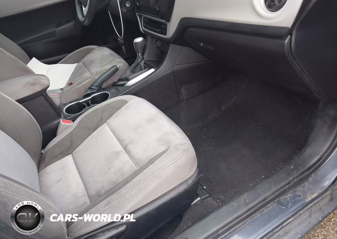 2017 Toyota Corolla Le VIN:5YFBURHEXHP571403 - 5