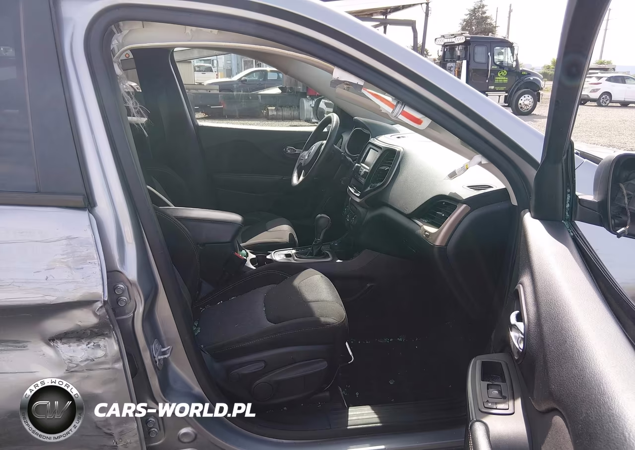 2016 Jeep Cherokee Sport VIN:1C4PJMAB0GW175990 - 5