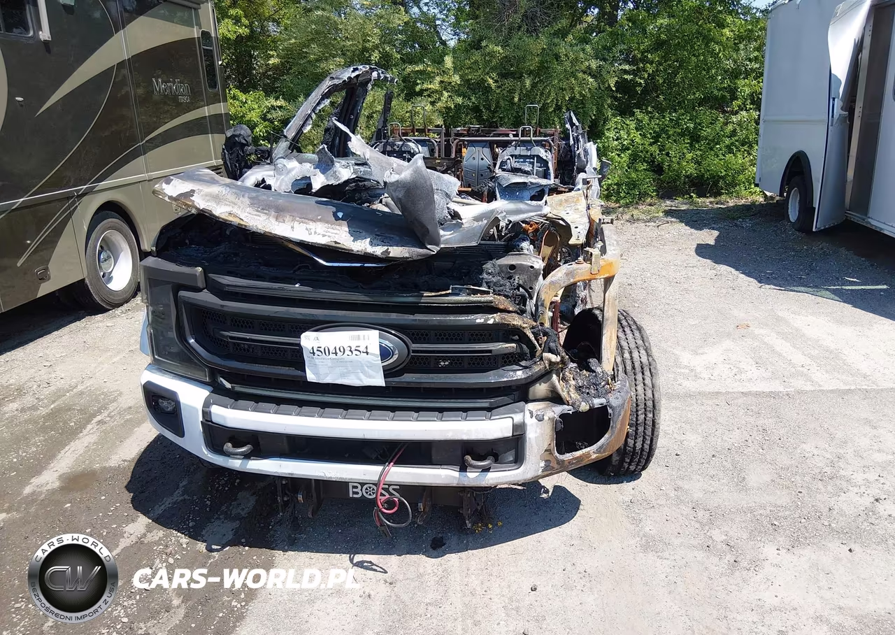 2022 Ford F-550 Chassis Lariat – zdjęcie 1 z 10