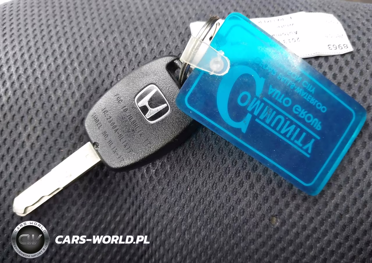 2013 Honda Fit Sport VIN:JHMGE8H55DC021833 - 11