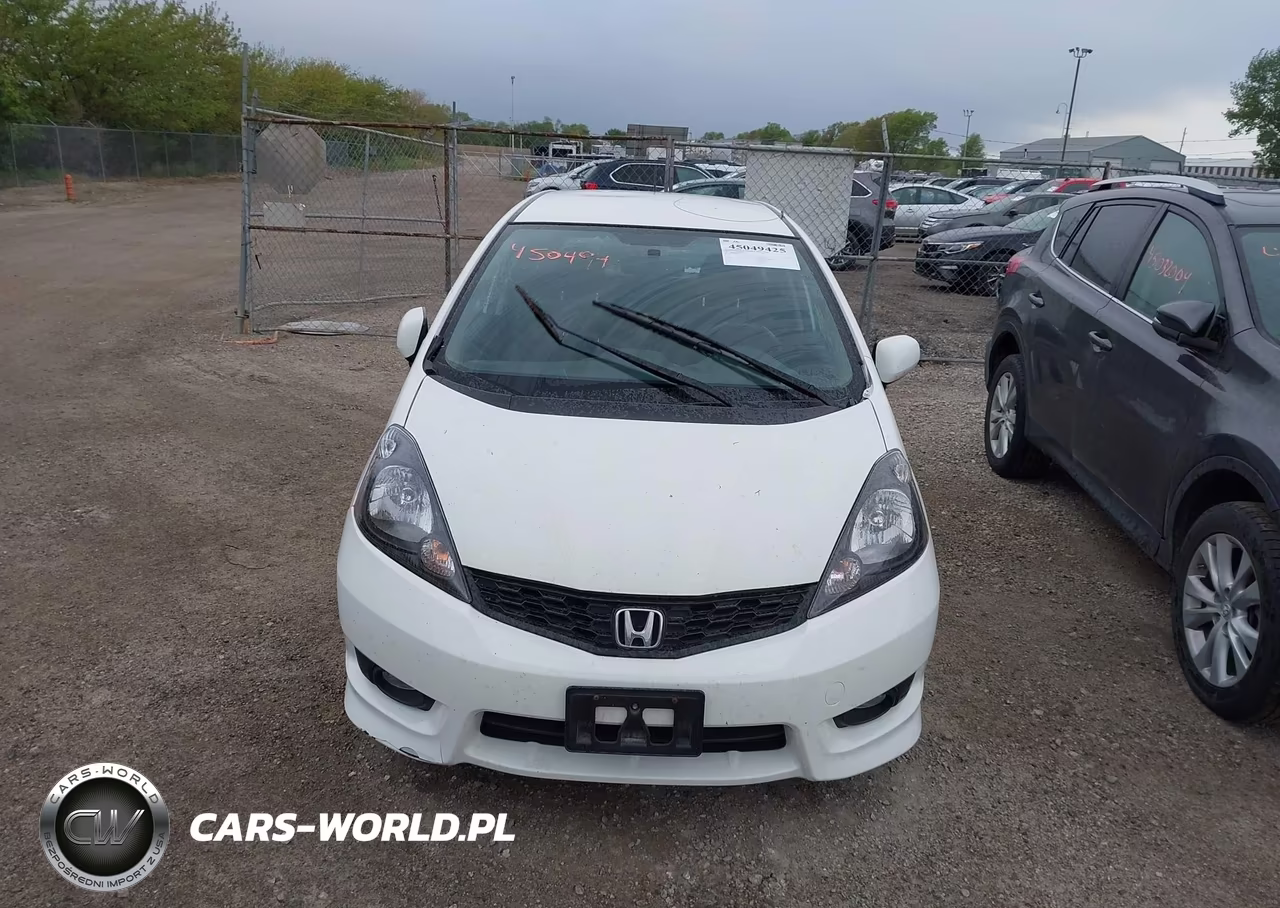 2013 Honda Fit Sport VIN:JHMGE8H55DC021833 - 12