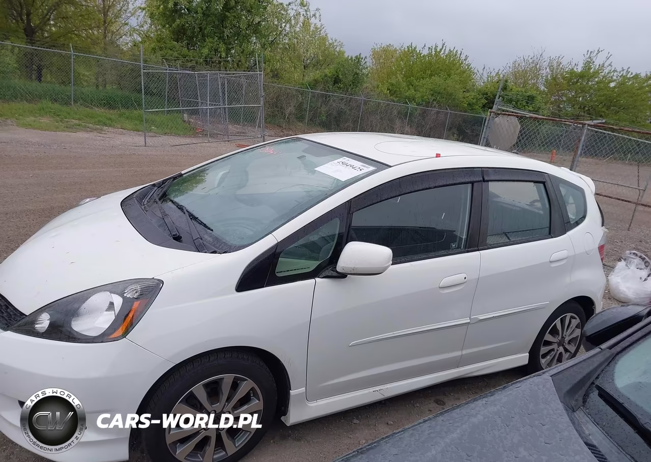 2013 Honda Fit Sport VIN:JHMGE8H55DC021833 - 14
