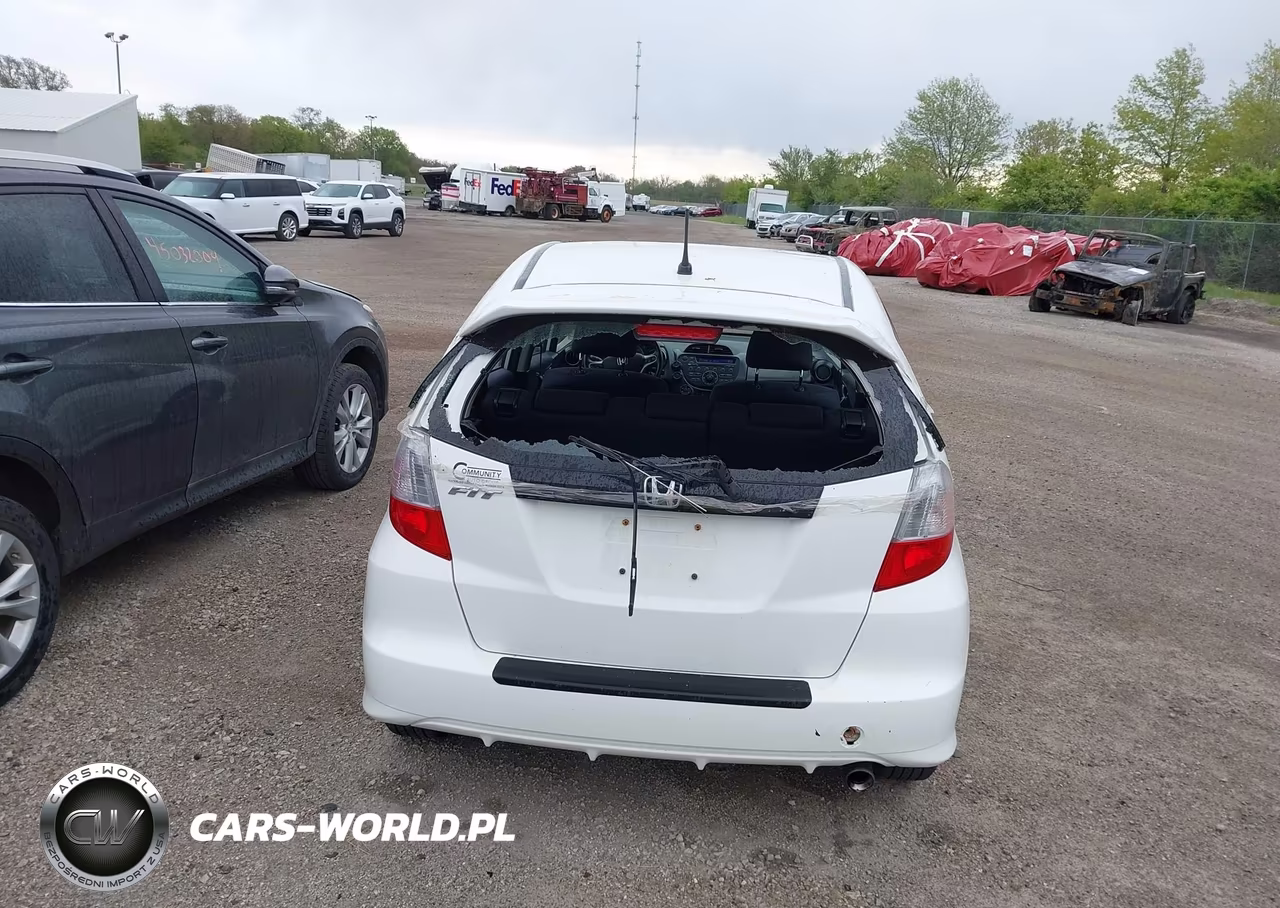 2013 Honda Fit Sport VIN:JHMGE8H55DC021833 - 16