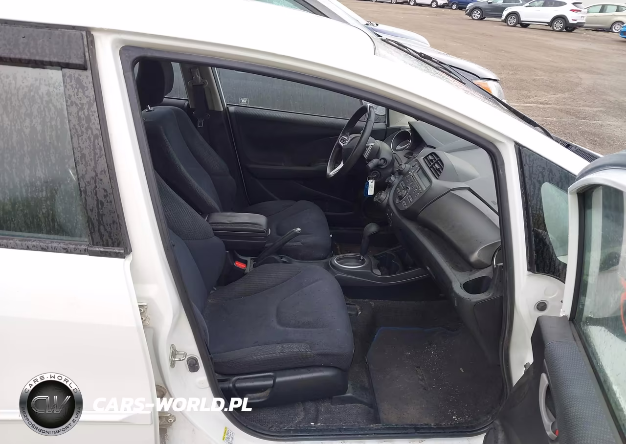 2013 Honda Fit Sport VIN:JHMGE8H55DC021833 - 5